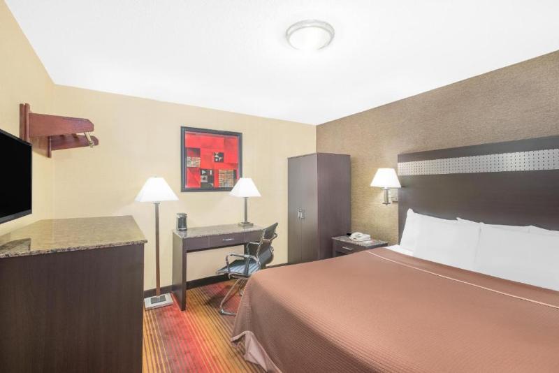 Spark by Hilton Clifton - Oda