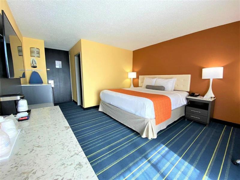 Spark by Hilton Clifton - Oda