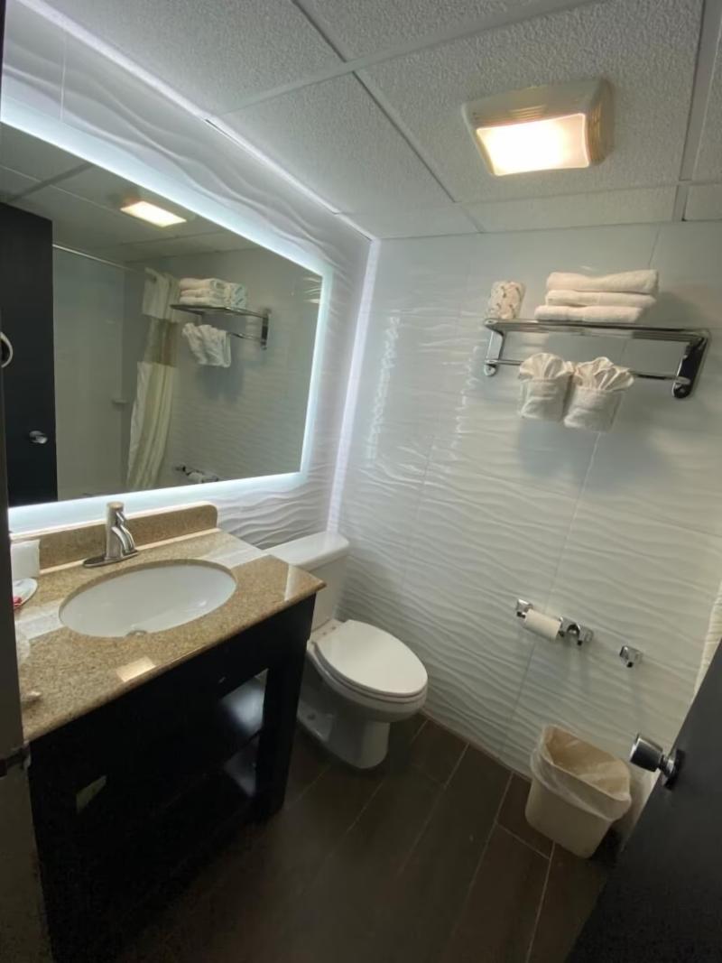 Spark by Hilton Clifton - Oda