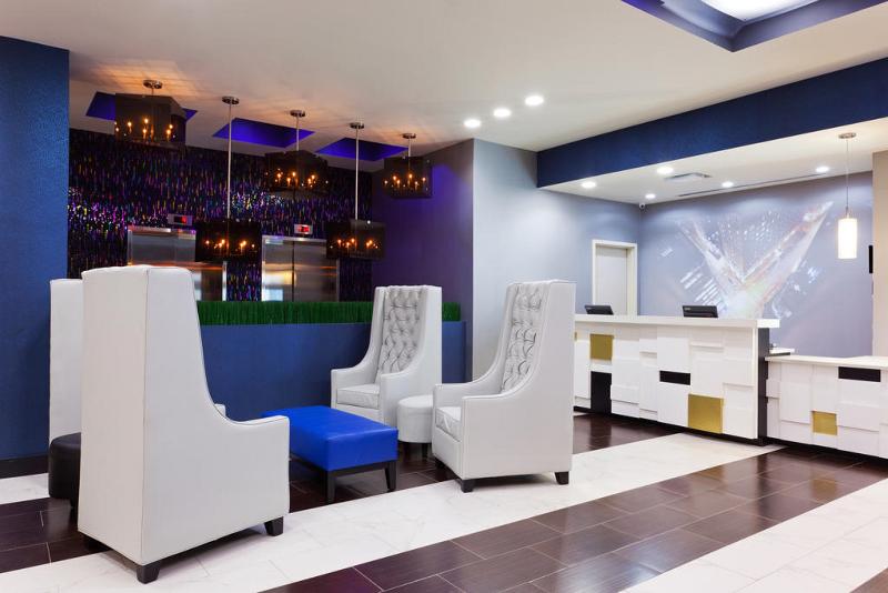 Fairfield Inn & Suites New York Queens ( Closed) - Lobi