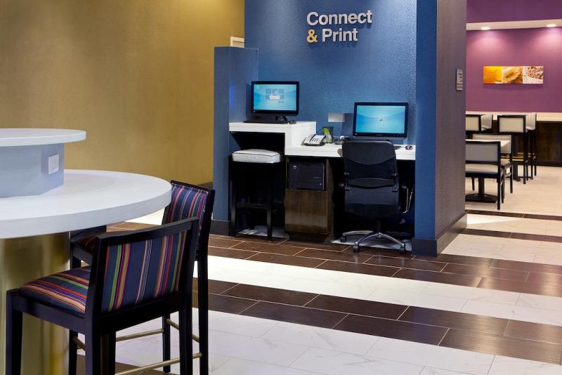 Fairfield Inn & Suites New York Queens ( Closed) - Toplantı