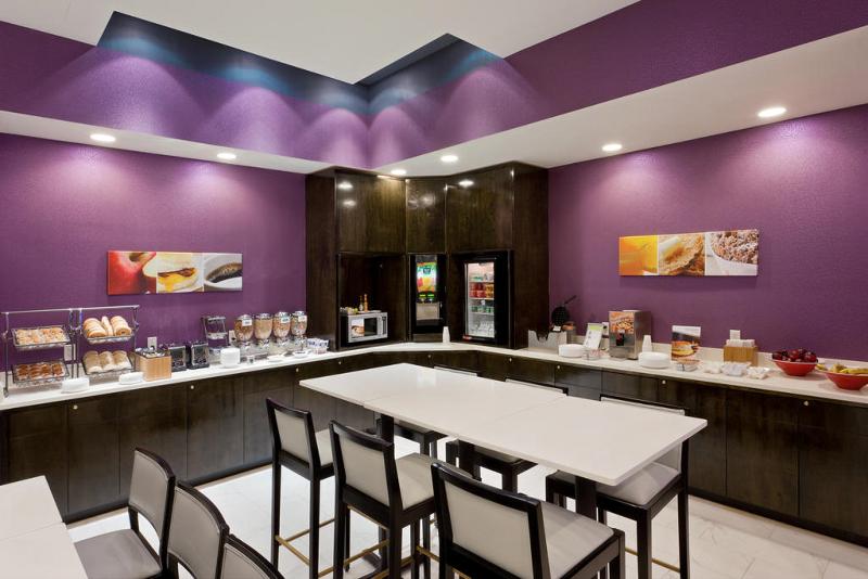 Fairfield Inn & Suites New York Queens ( Closed) - Restoran