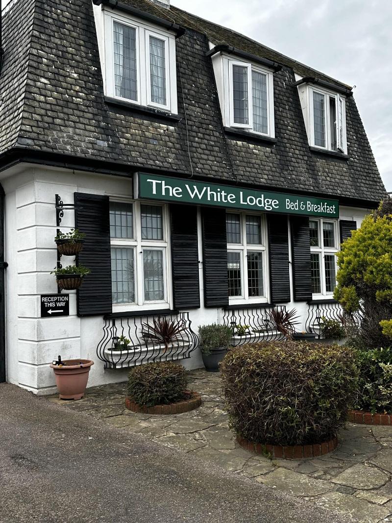 The White Lodge - Teras
