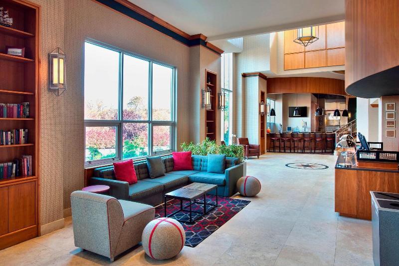 Best Western Premier Plainview-Long Island Hotel - Lobi