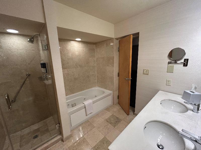 Best Western Premier Plainview-Long Island Hotel - Oda