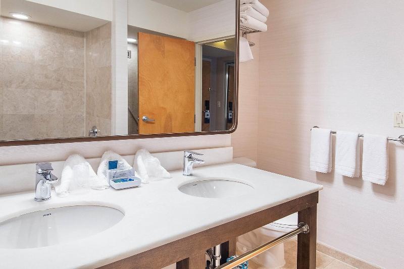 Best Western Premier Plainview-Long Island Hotel - Oda