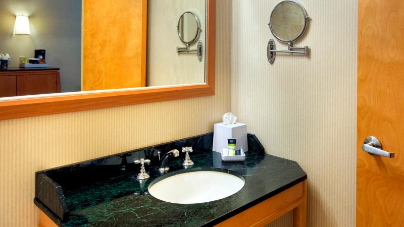 Best Western Premier Plainview-Long Island Hotel - Oda