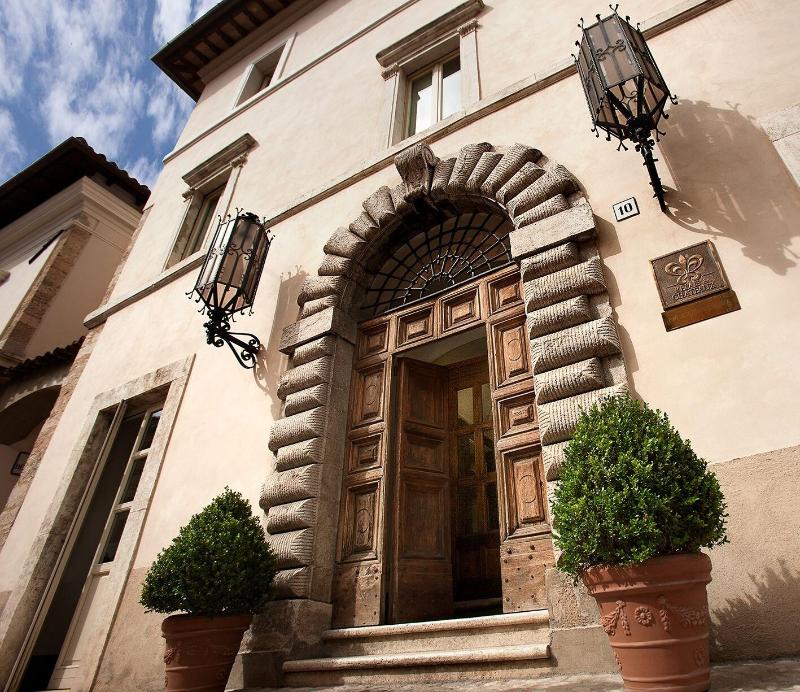 Palazzo Seneca - Genel