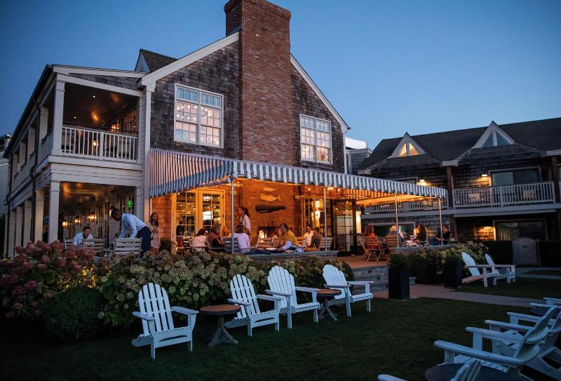 Baron's Cove Inn - Teras