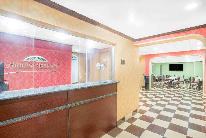 Howard Johnson by Wyndham North Bergen - Lobi