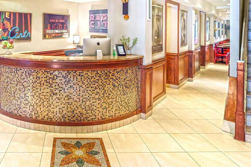 Chelsea Pines Inn - Lobi