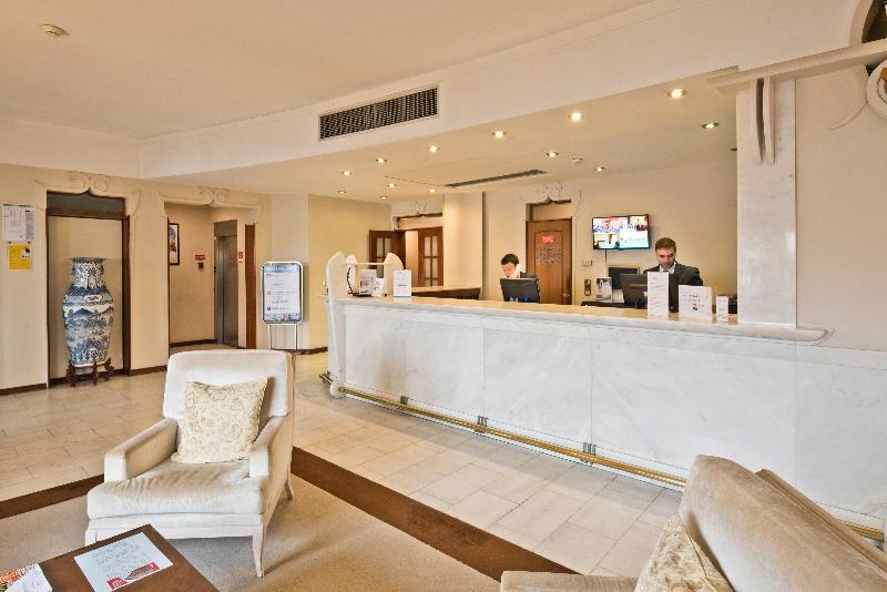 Golden Tulip Porto Gaia - Lobi