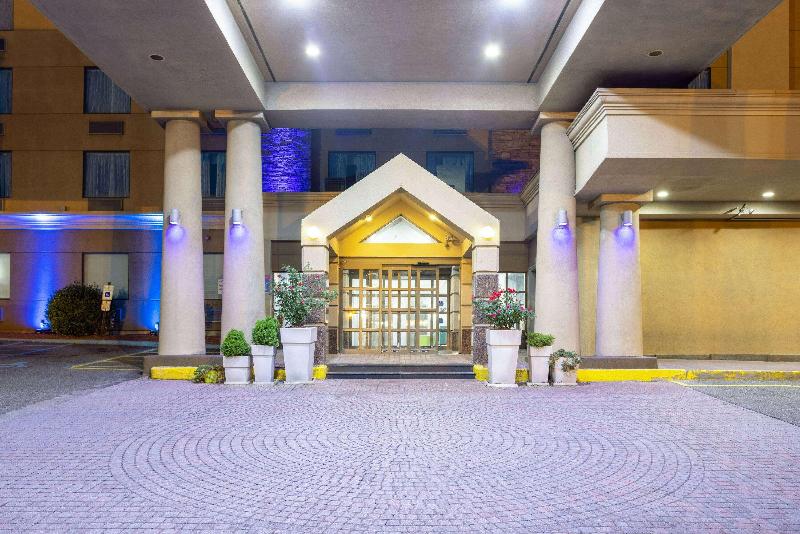 Days Hotel by Wyndham North Bergen/NYC Area - Genel