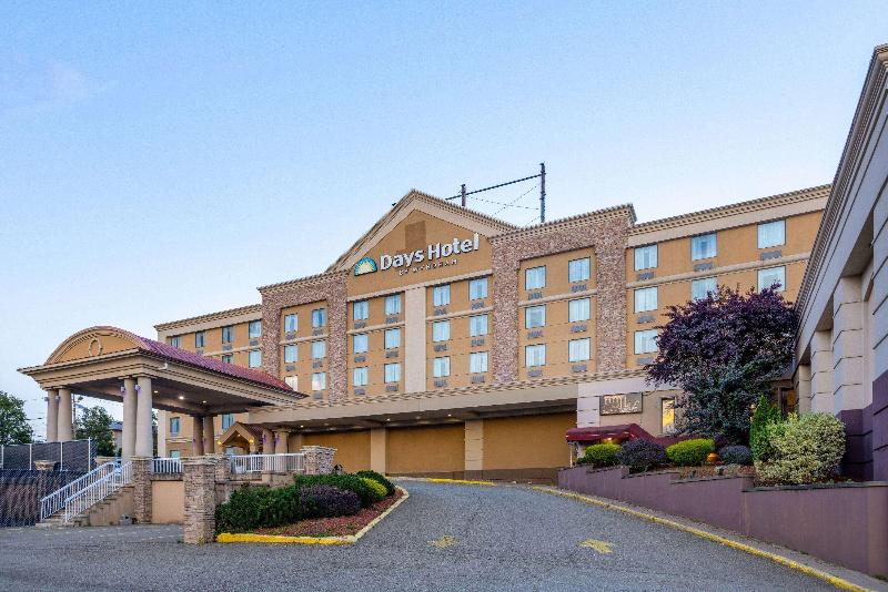 Days Hotel by Wyndham North Bergen/NYC Area - Genel