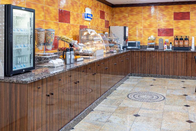 Days Hotel by Wyndham North Bergen/NYC Area - Restoran