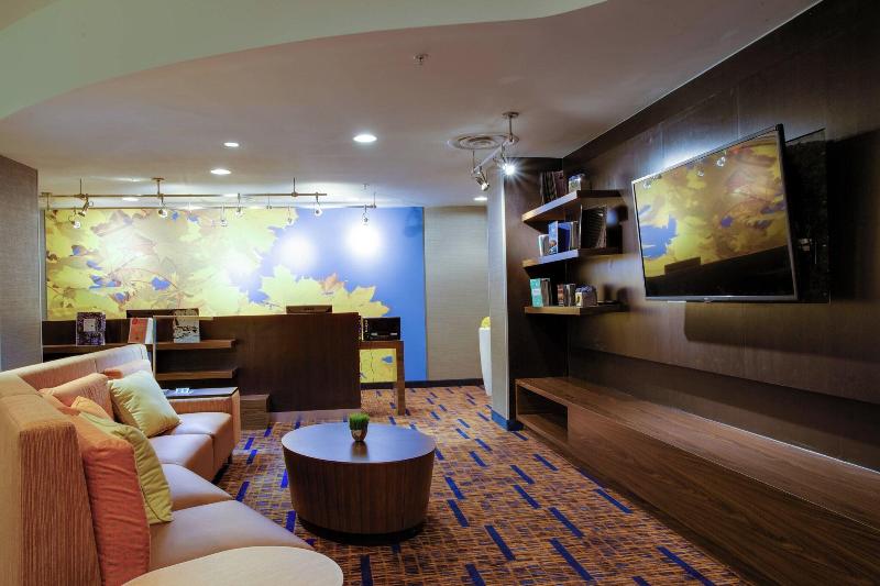 Courtyard Republic Airport Long Island/Farmingdale - Lobi