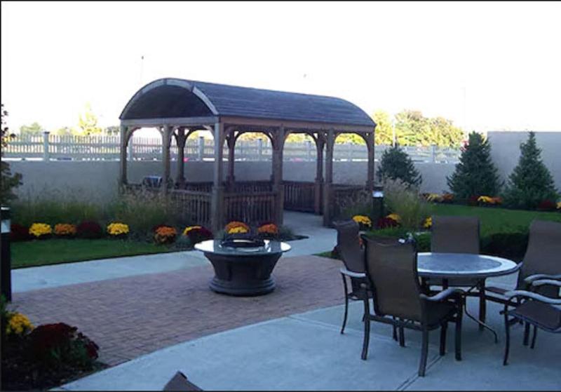 Courtyard Republic Airport Long Island/Farmingdale - Teras