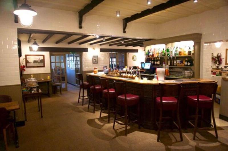 Wayford Bridge - Bar