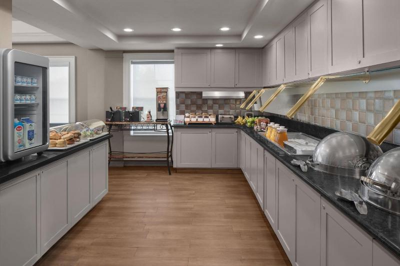 Residence Inn Long Island Holtsville - Restoran