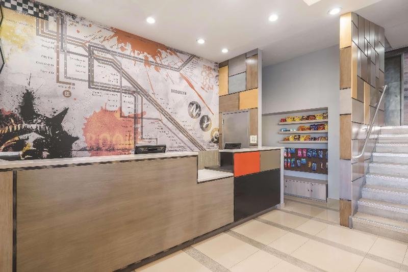 La Quinta Inn &Suites by Wyndham Brooklyn Downtown - Lobi