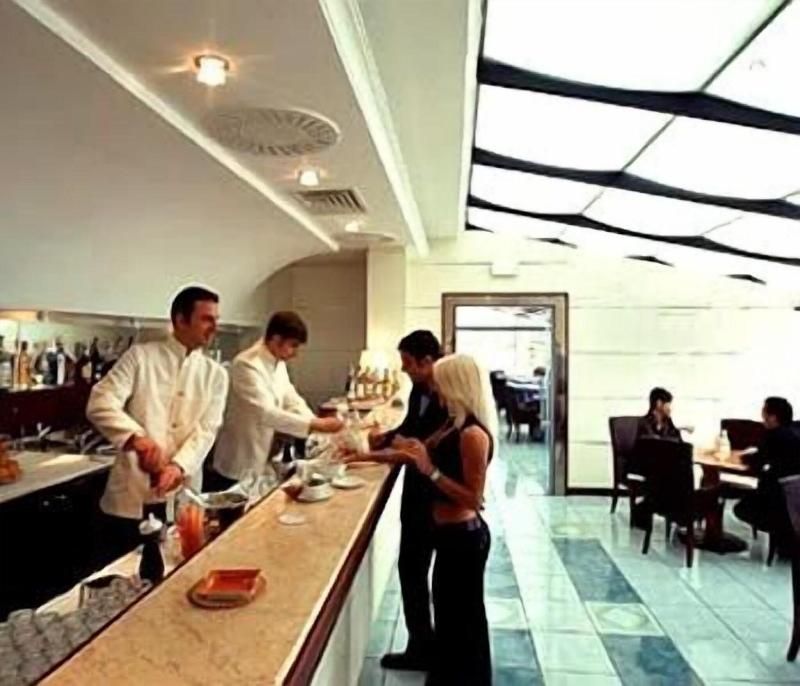 Gli Dei - Bar