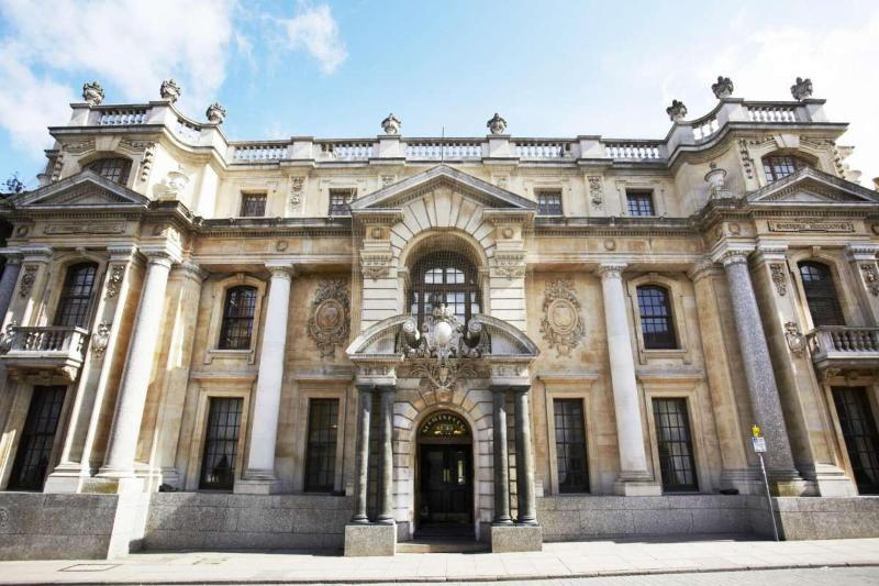 St Giles House - Genel
