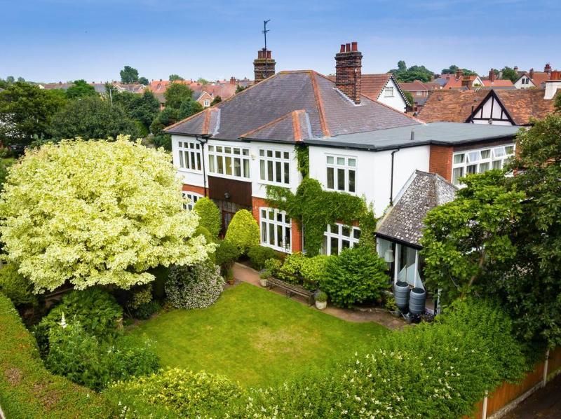 Barnard House - Genel