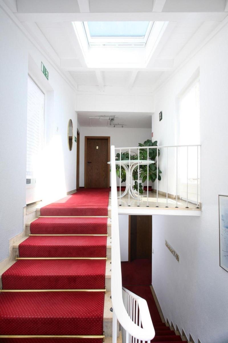 Hotel Weißer Hahn - Lobi