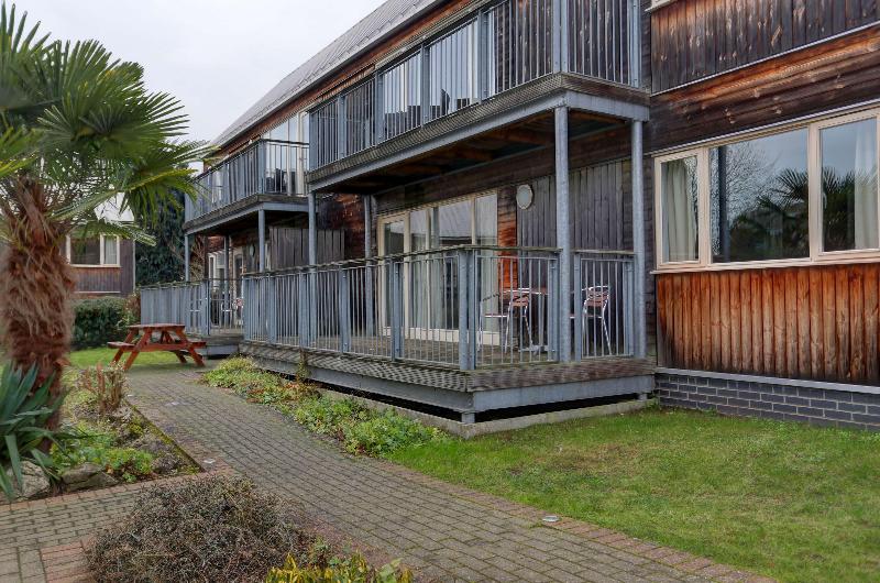 The Oaklands Hotel - Genel