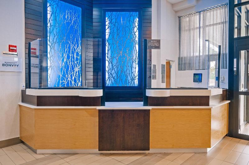 Fairfield Inn New York Laguardia Airport/Astoria - Lobi
