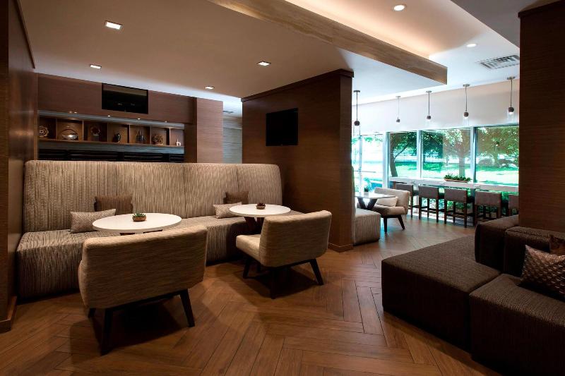 Marriott Melville Long Island - Lobi