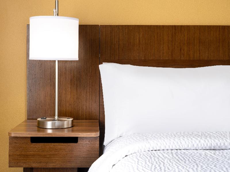 Garner Hotel Totowa - Oda
