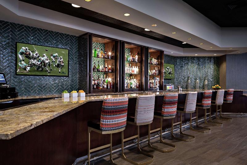 Doubletree by Hilton Fairfield - Bar