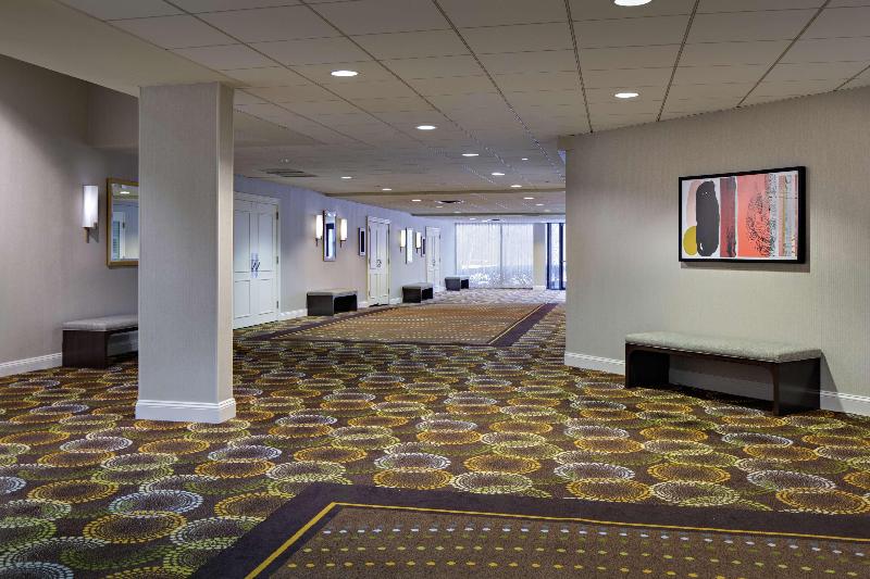 Doubletree by Hilton Fairfield - Lobi