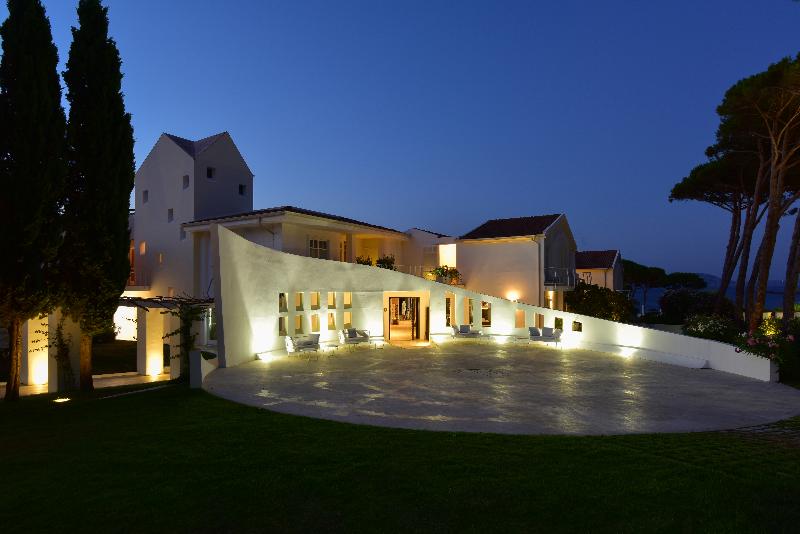 Coluccia Hotel & Beach Club - Lobi