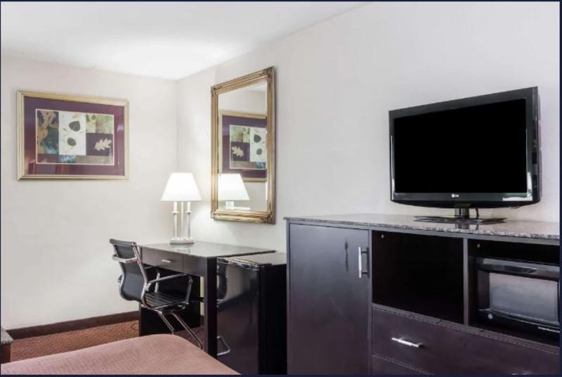 Howard Johnson Hotel by Wyndham Newark Airport - Oda