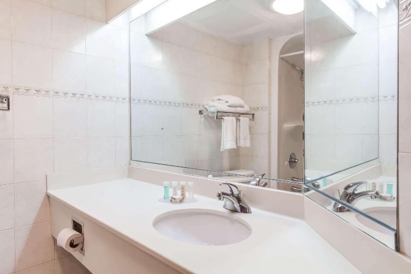 Howard Johnson Hotel by Wyndham Newark Airport - Oda