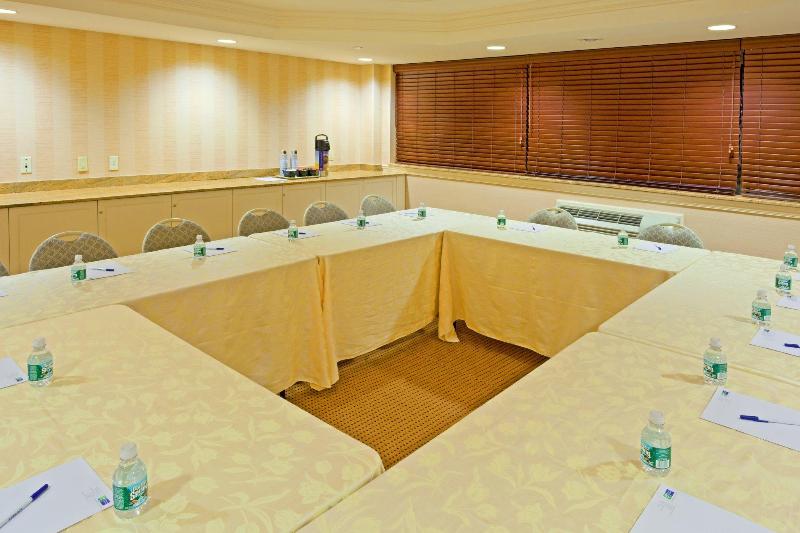 Holiday Inn Express Lynbrook - Rockville Centre - Genel