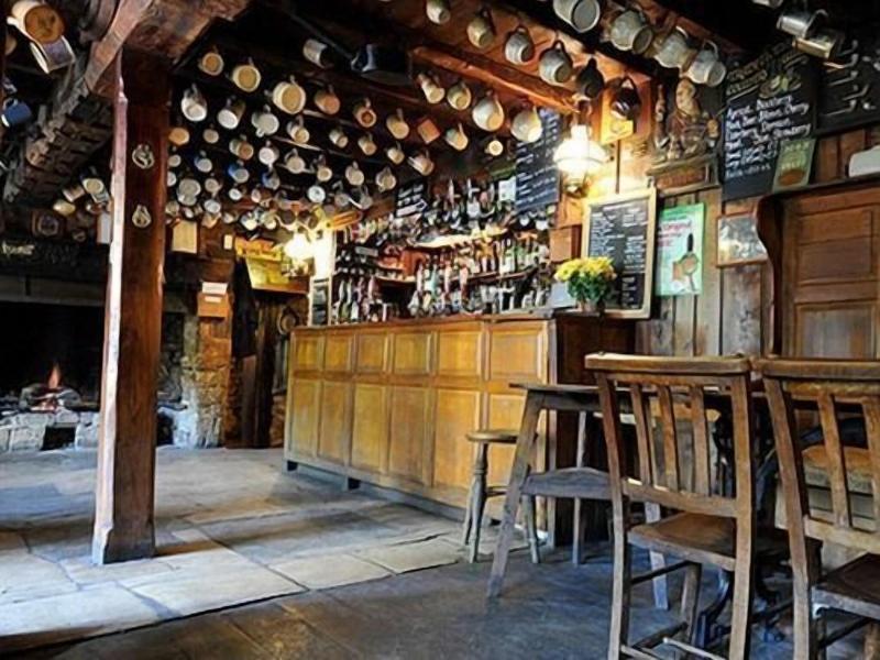 The Falkland Arms - Bar