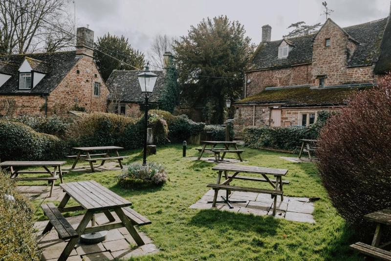 The Falkland Arms - Genel
