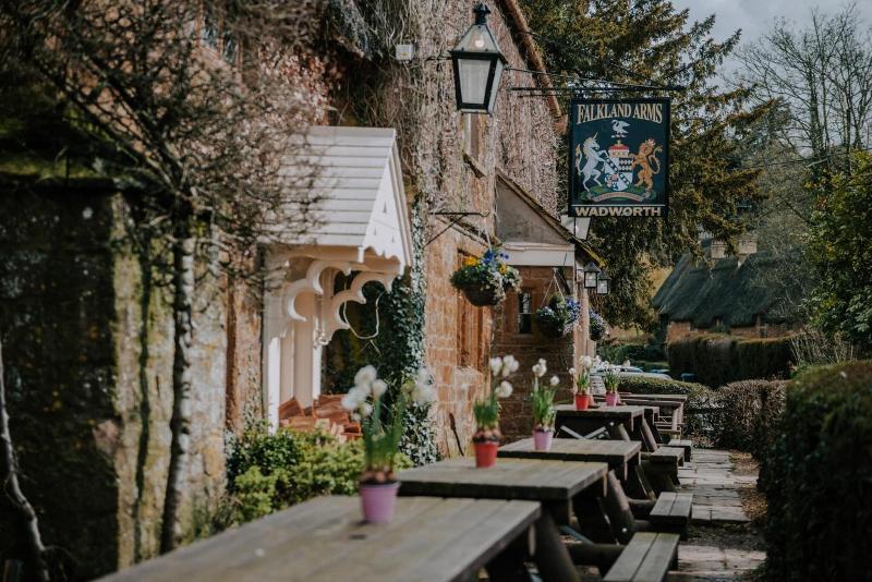 The Falkland Arms - Genel