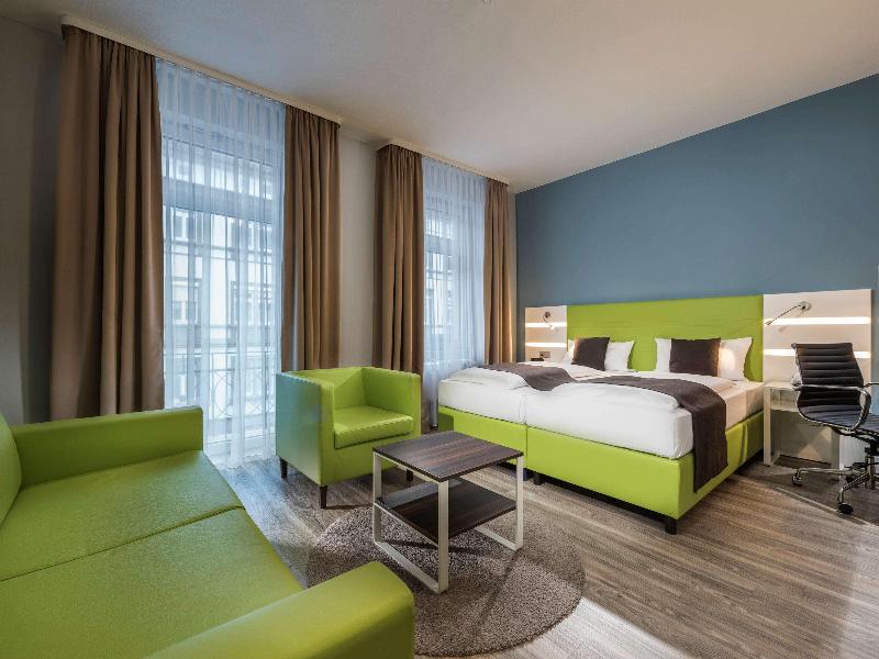 Offenburg City Hotel by Belvilla - Oda