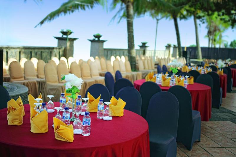 Pangeran Beach - Toplantı