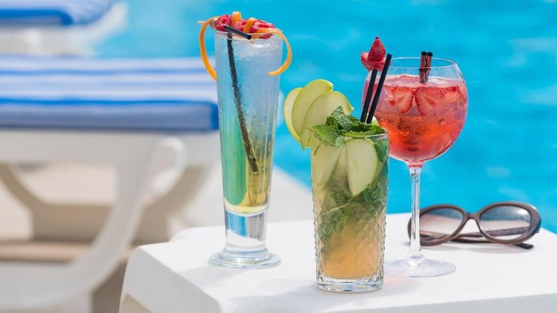 The Carlyon Bay - Bar