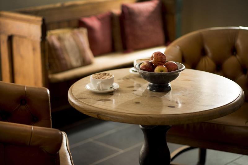 Crouchers Country Hotel - Hotel - Bar