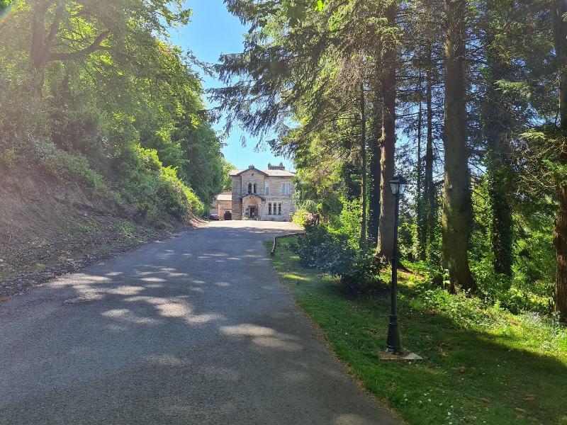 Mansfield House - Genel