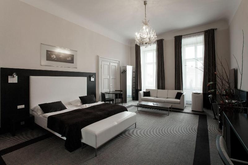 Old Town Square Hotel - Genel