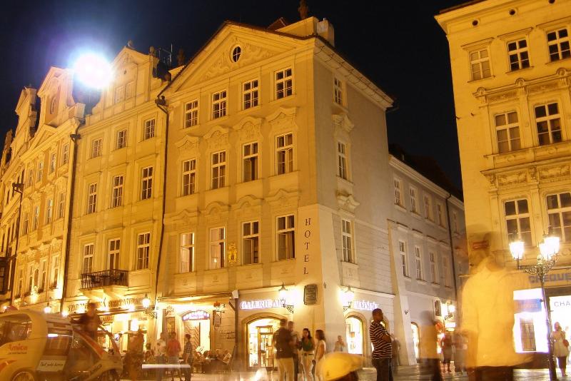 Old Town Square Hotel - Genel