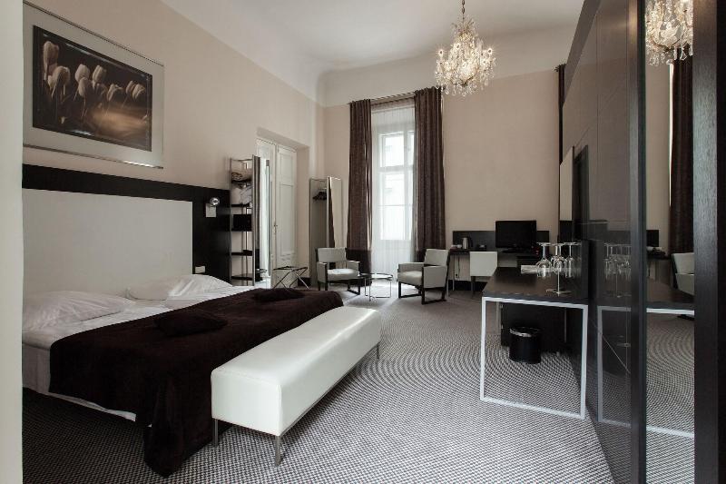 Old Town Square Hotel - Oda