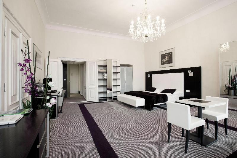 Old Town Square Hotel - Oda